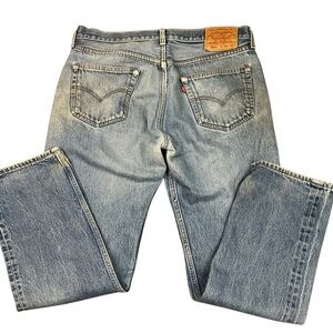 Vintage Levi’s 501 button fly straight leg medium wash jeans 34 x 30